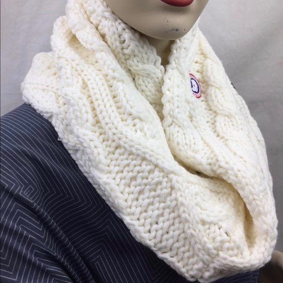 Canada Goose Chunky Knit Merino Infinity Scarf - Picture 6 of 8